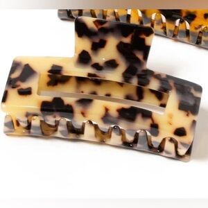 Tonirose Large Dreamy Claw Clip in Light Tortoise